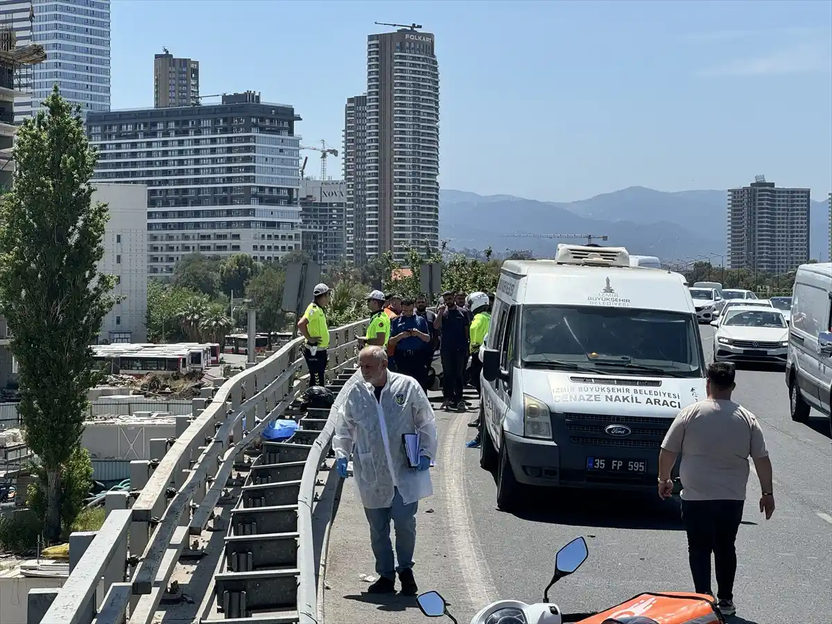 İzmir‘in Konak ilçesinde motosikletini