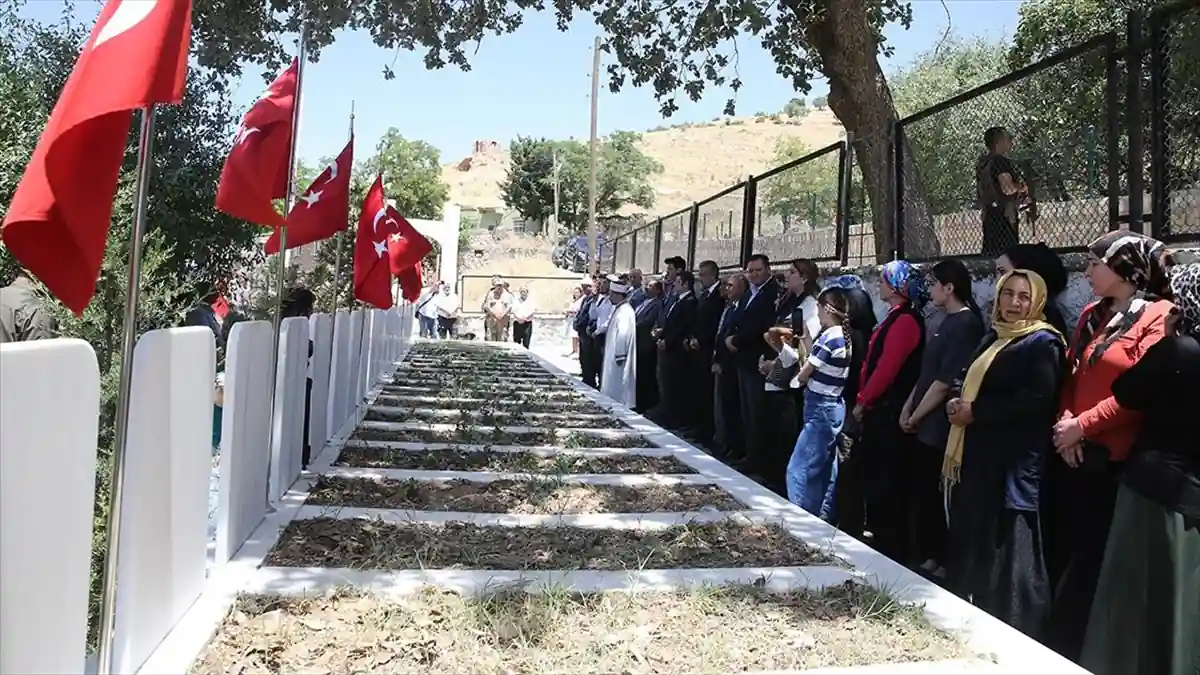 37 yıl önce PKK’lı teröristlerce katledilen 30 kişi törenle anıldı