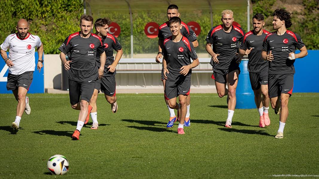 A Milli Futbol Takımı Çekya maçı hazırlıklarına devam ediyor