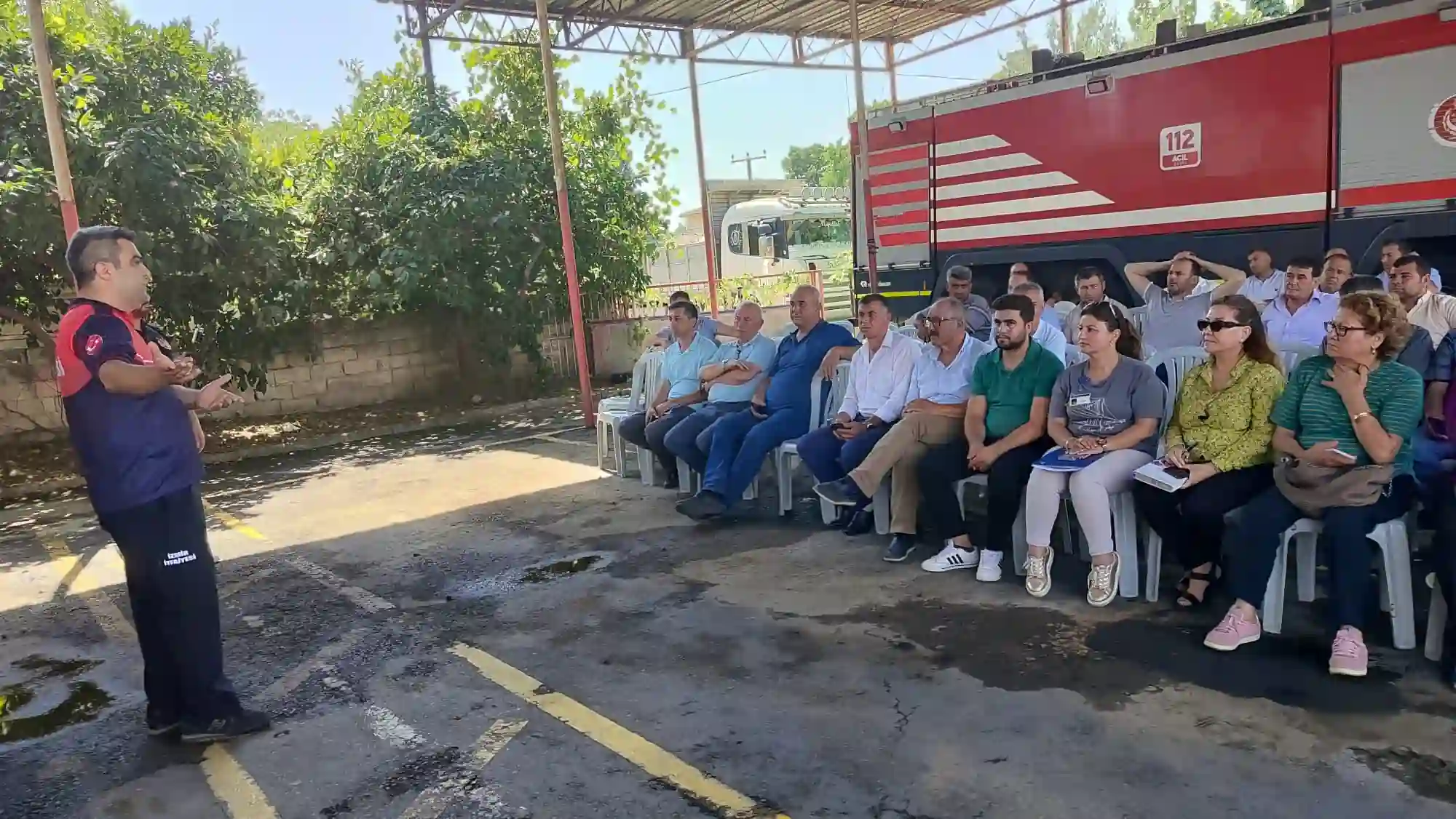 İzmir’de muhtarlara yangına müdahale eğitimi verildi