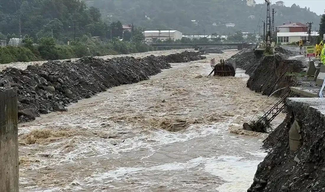 Sağanak yağışlar, bazı binaların