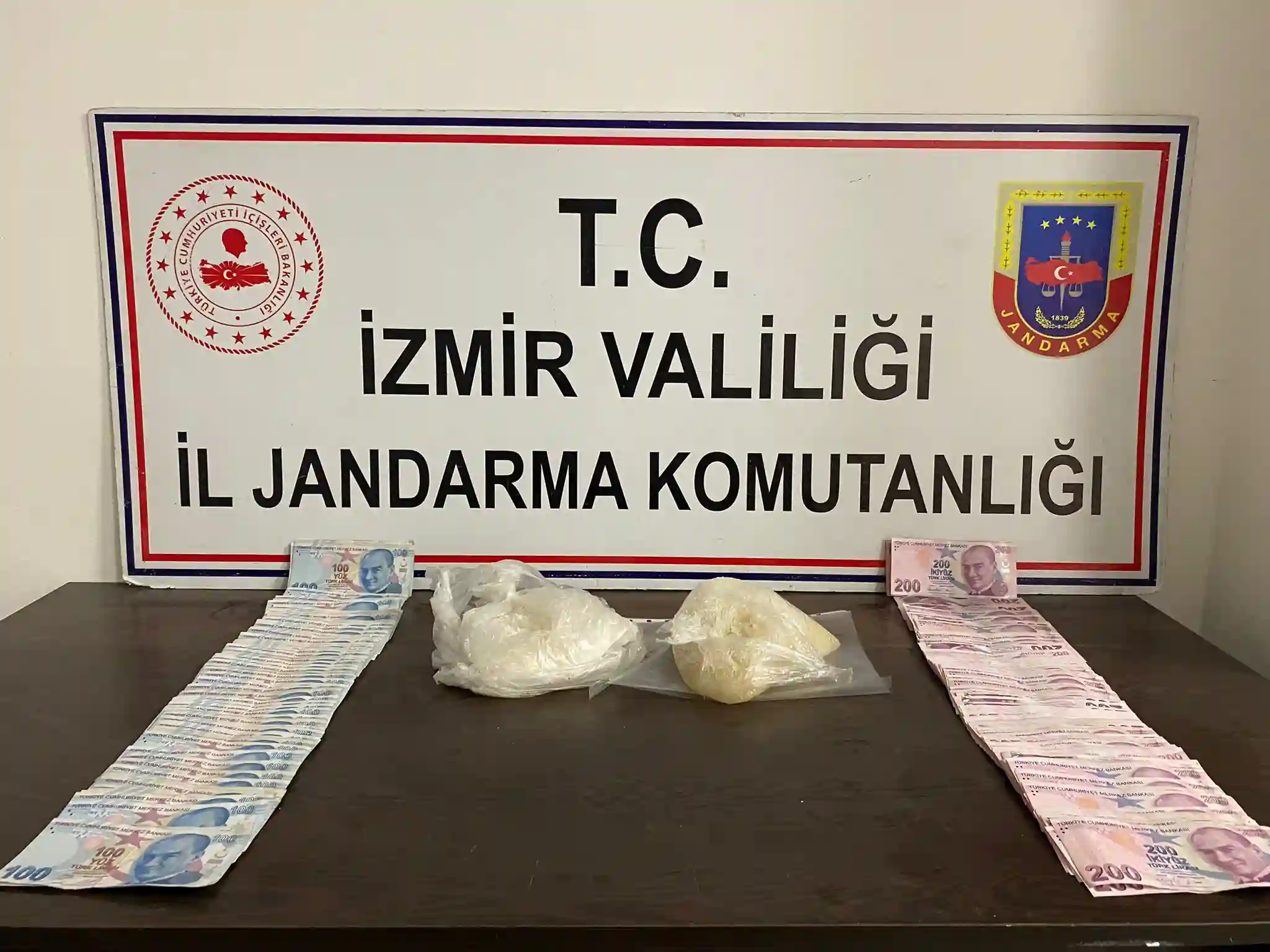 İzmir’de uyuşturucu operasyonunda yakalanan kişi tutuklandı