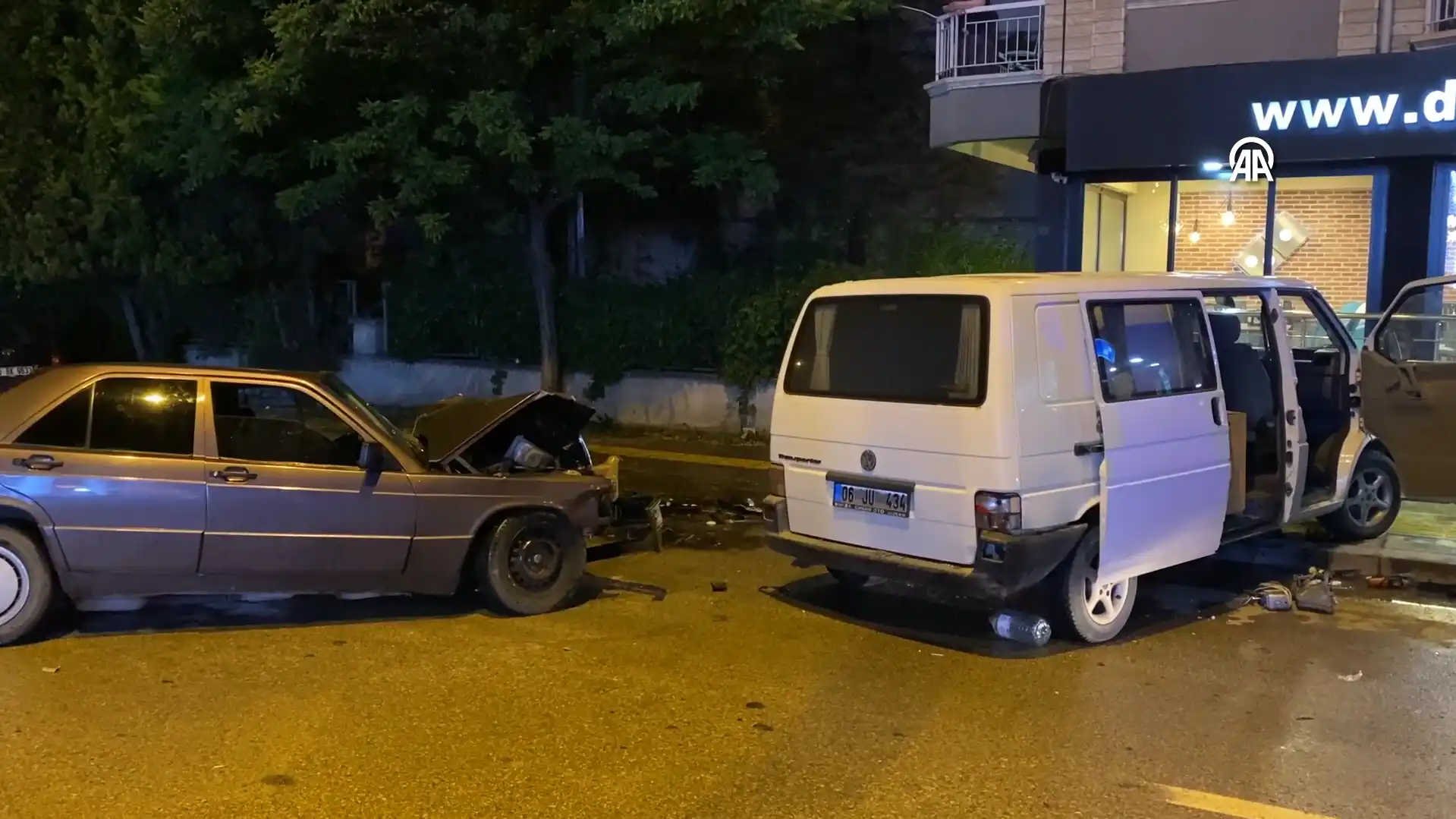 Ankarada zincirleme trafik kazası 3 yaralı