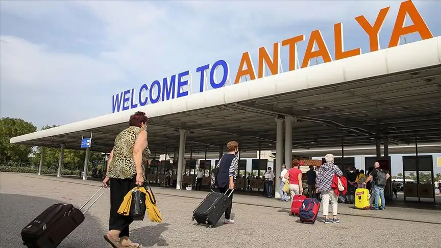 Antalya Havalimanı’nda arife günü