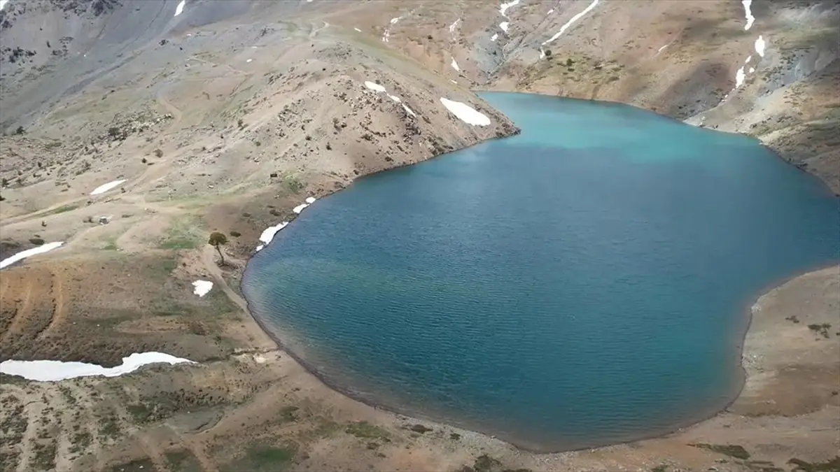 Aygır Gölü doğaseverlerin uğrak noktası oluyor