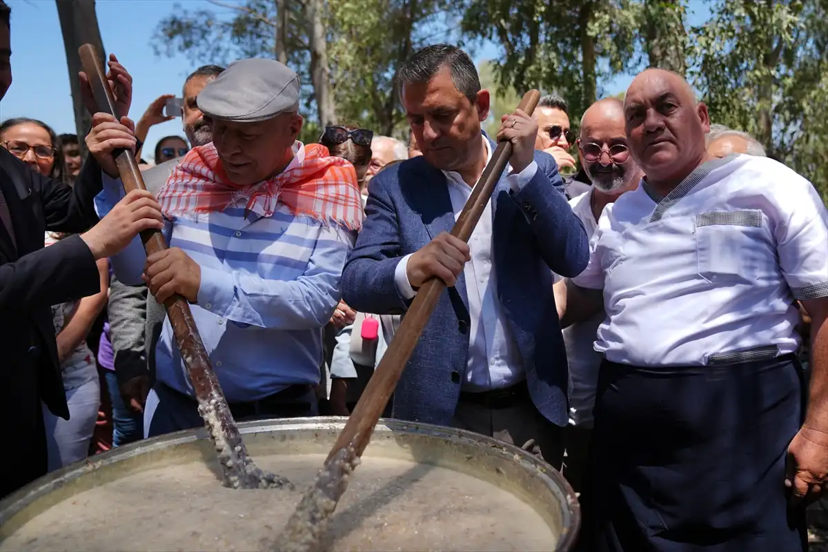 CHP Genel Başkanı Özel, İzmir’de “Keşkek Günü” etkinliğine katıldı