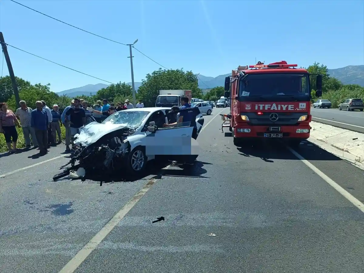 Denizli’de iki otomobilin çarpışması sonucu 1 kişi öldü