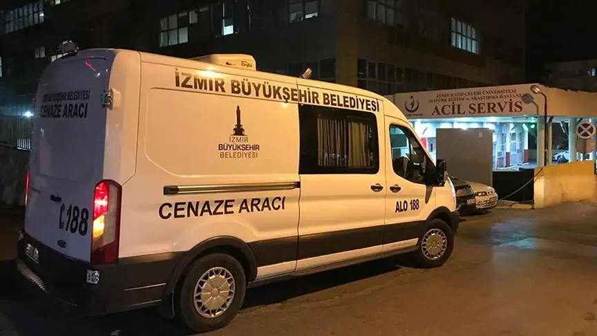 İzmir’de direk ile çöp kamyonu arasına sıkışan işçi yaşamını yitirdi