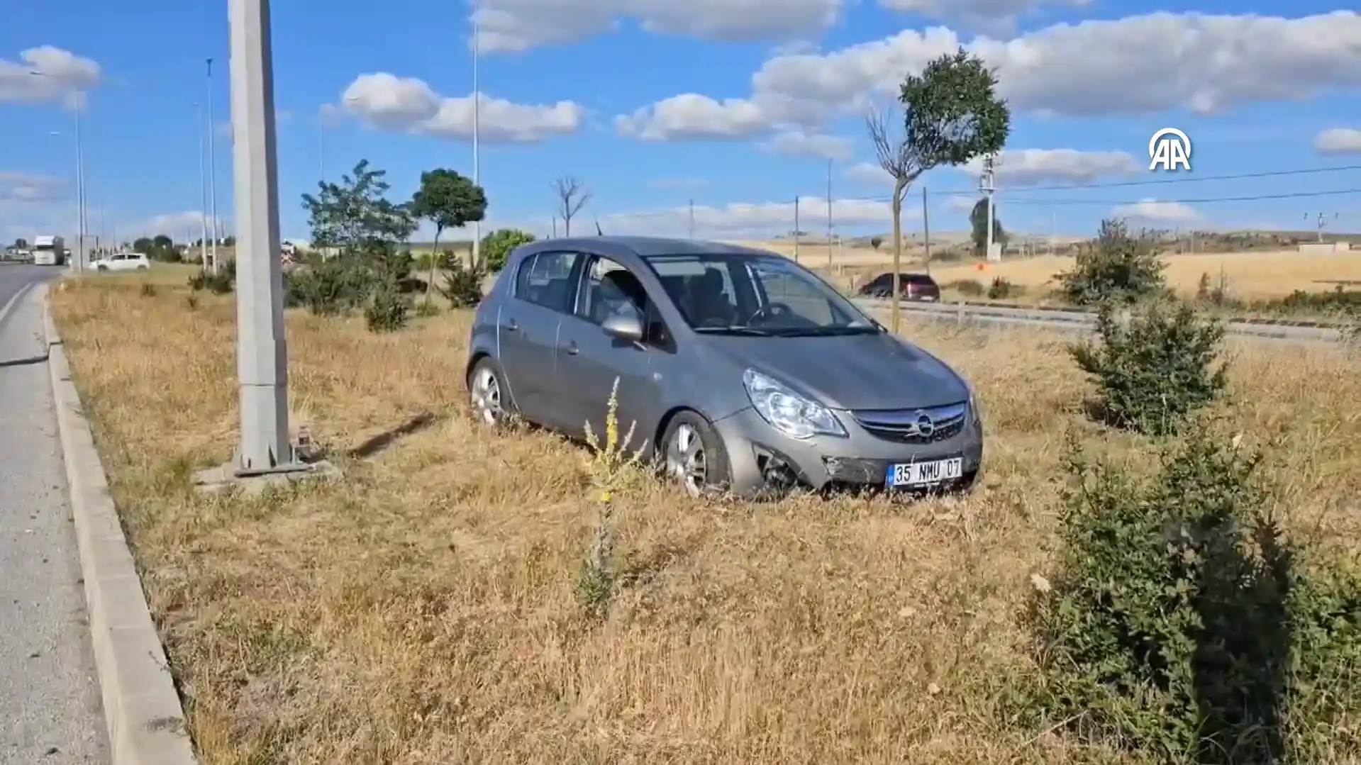 Kaza yapan uzman çavuş, eşi ve oğlu yaralandı