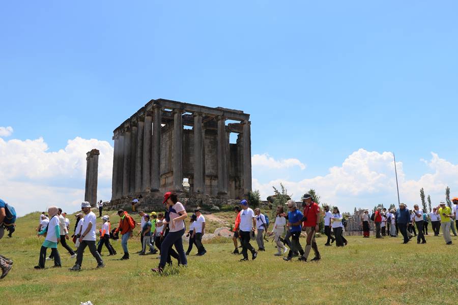 Kütahya'da dağcılar Aizanoi'de yürüyüş yaptı