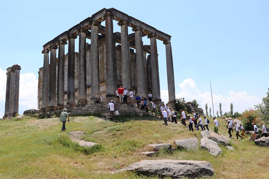 Kütahya'da dağcılar Aizanoi'de yürüyüş yaptı