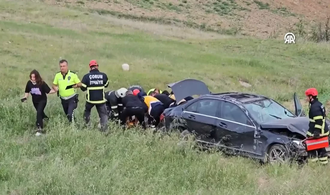 Çorum'da yamaçtan yuvarlanan otomobilde