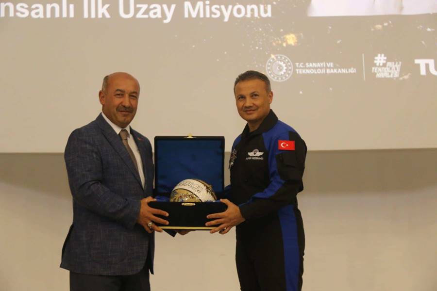 Türkiye nin ilk astronotu Gezeravcı, Kütahya da