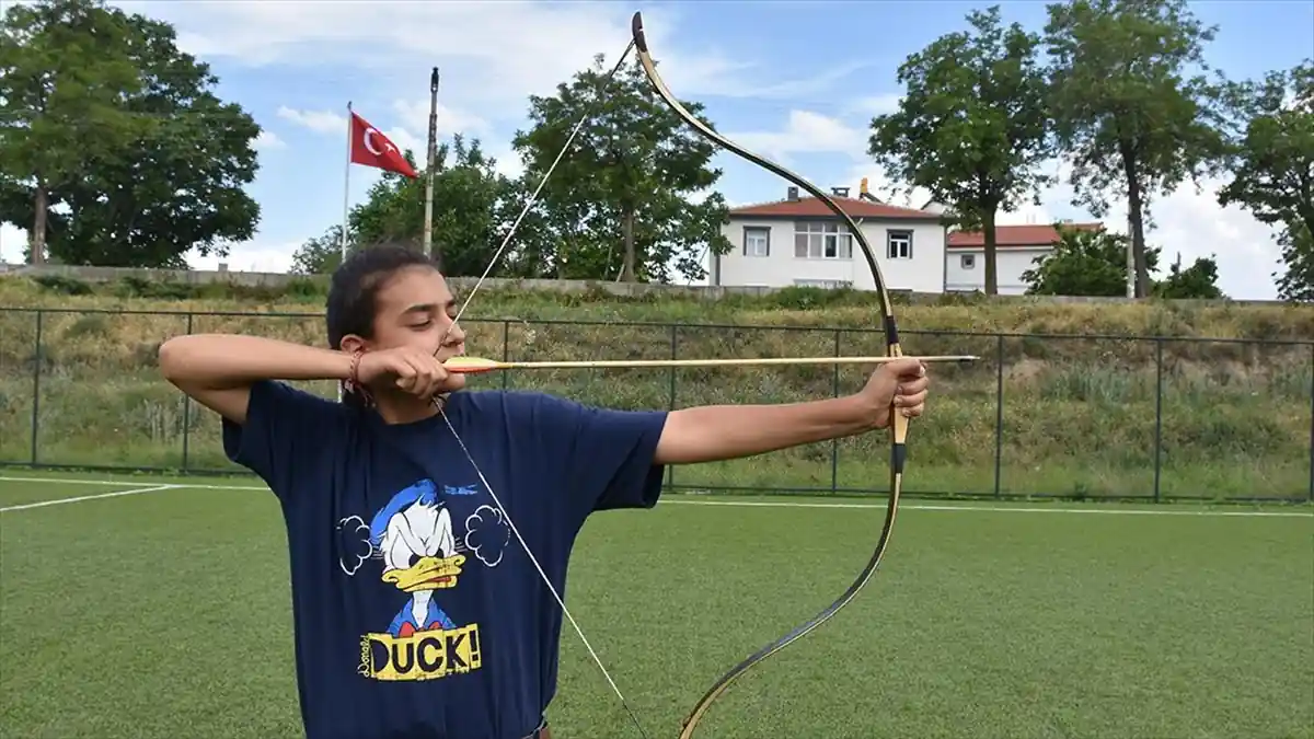 Türkiye üçüncüsü okçu Öykü Kutlar, hedefine milli takımı koydu