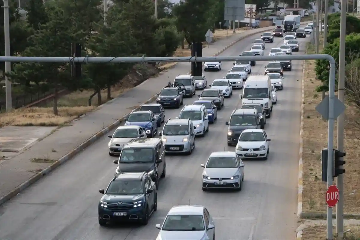 Afyonkarahisar-Antalya Kara Yolunda Bayram Yoğunluğu Yaşanıyor