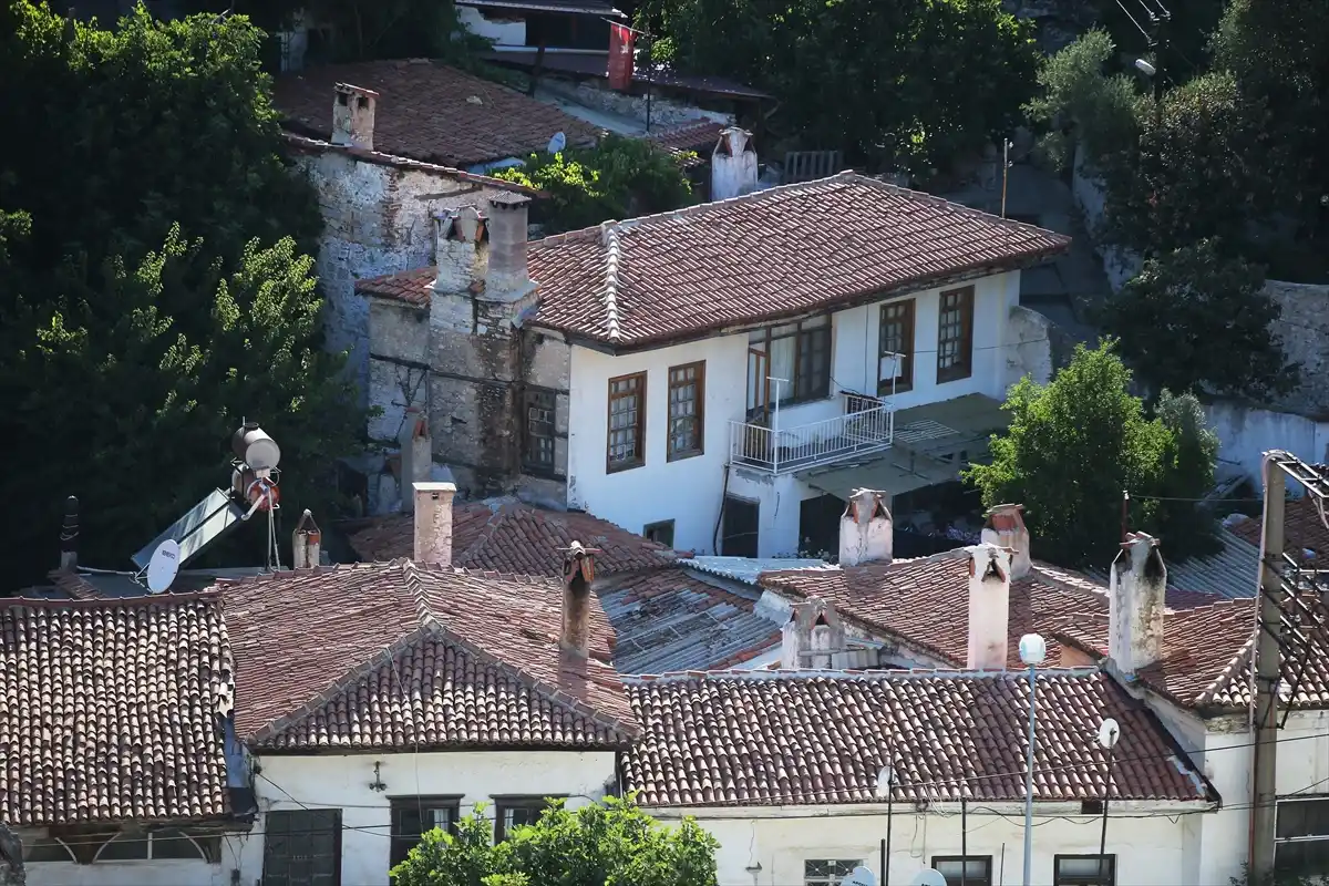 Menteşe “Muğla bacalı” evleri ve tarihi yapılarıyla turist çekiyor