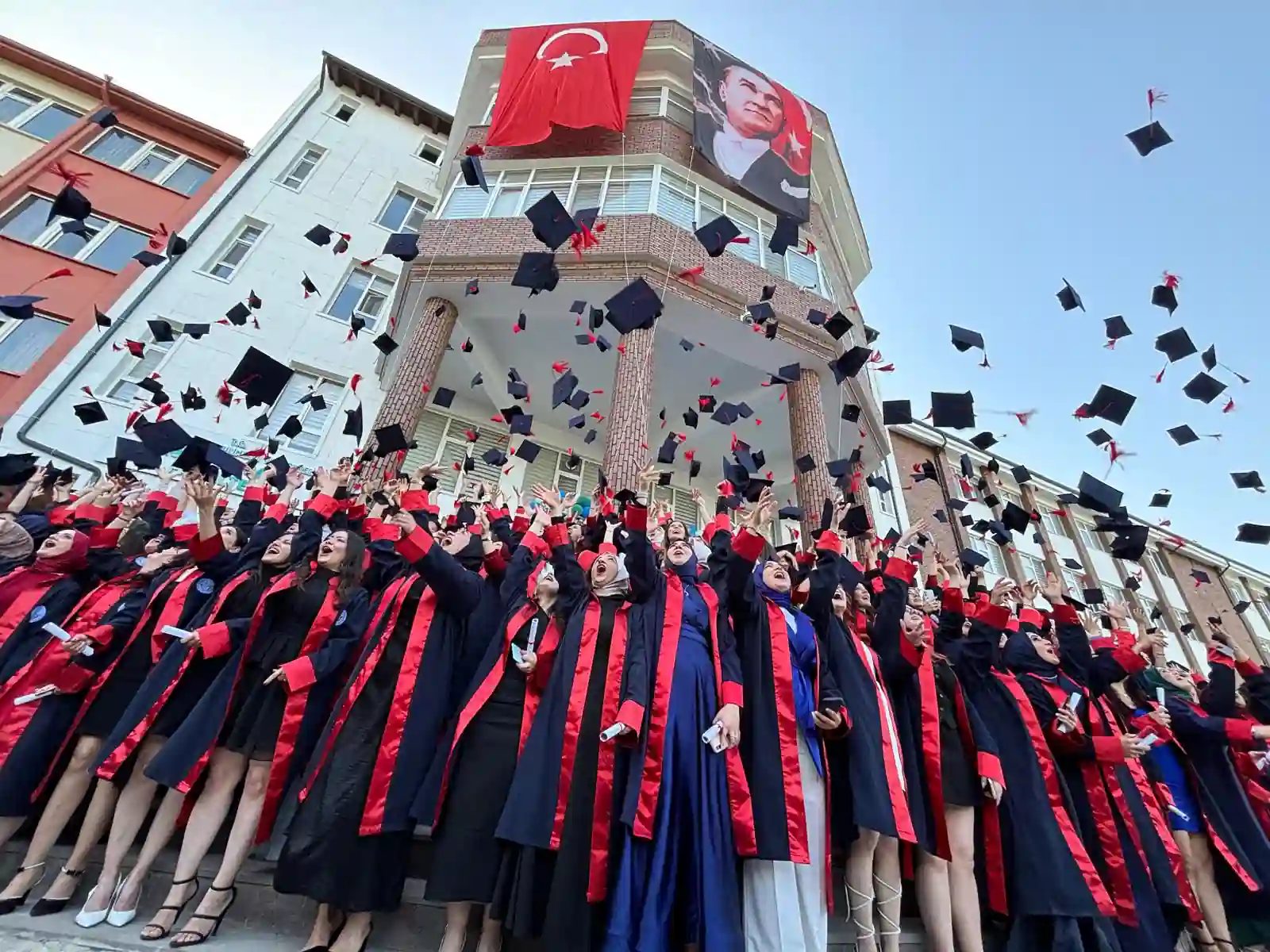 KSBÜ’de mezuniyet heyecanı yaşandı 