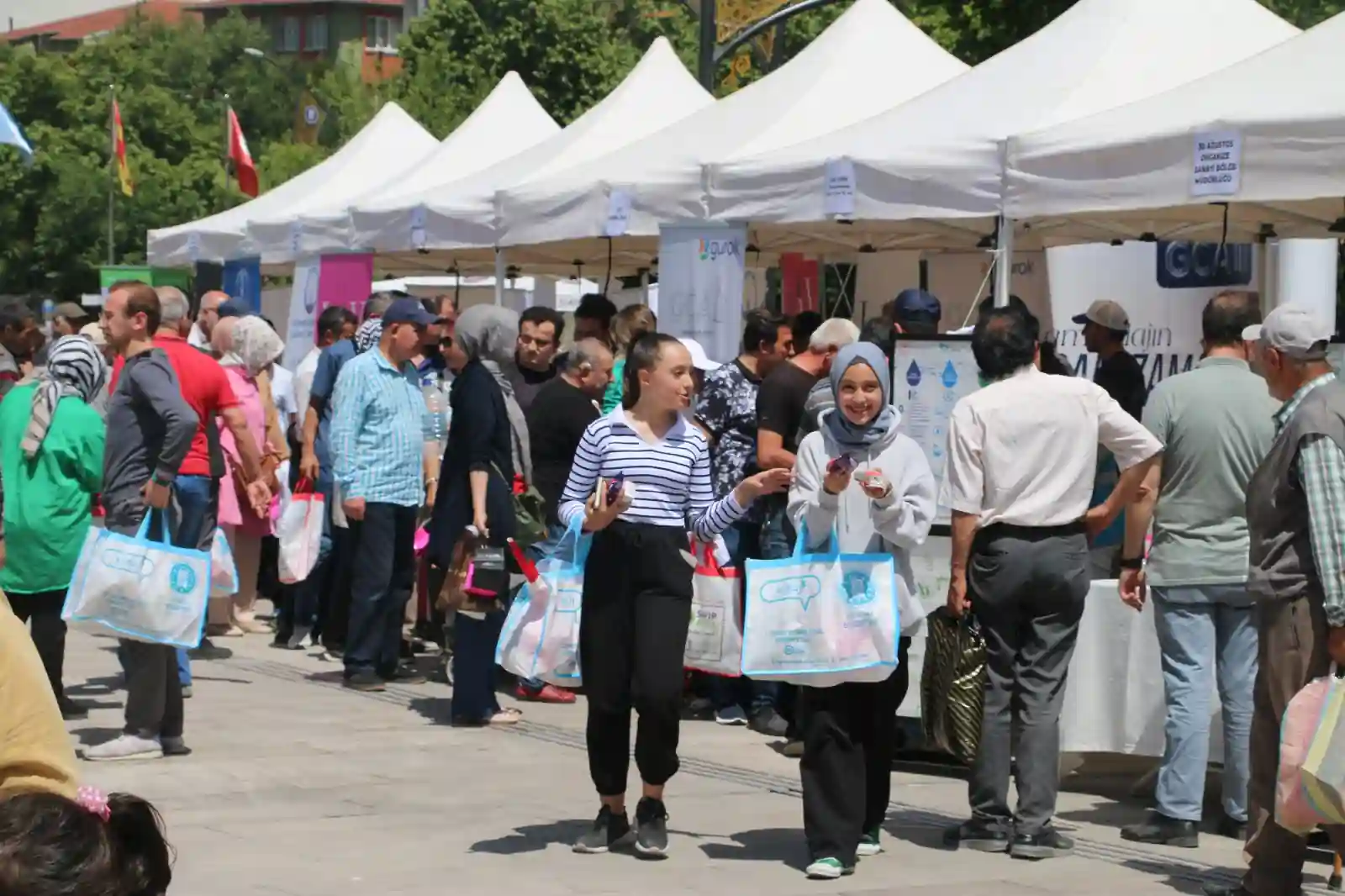 Kütahya’da minik öğrencilerden geri dönüşüm defilesi 
