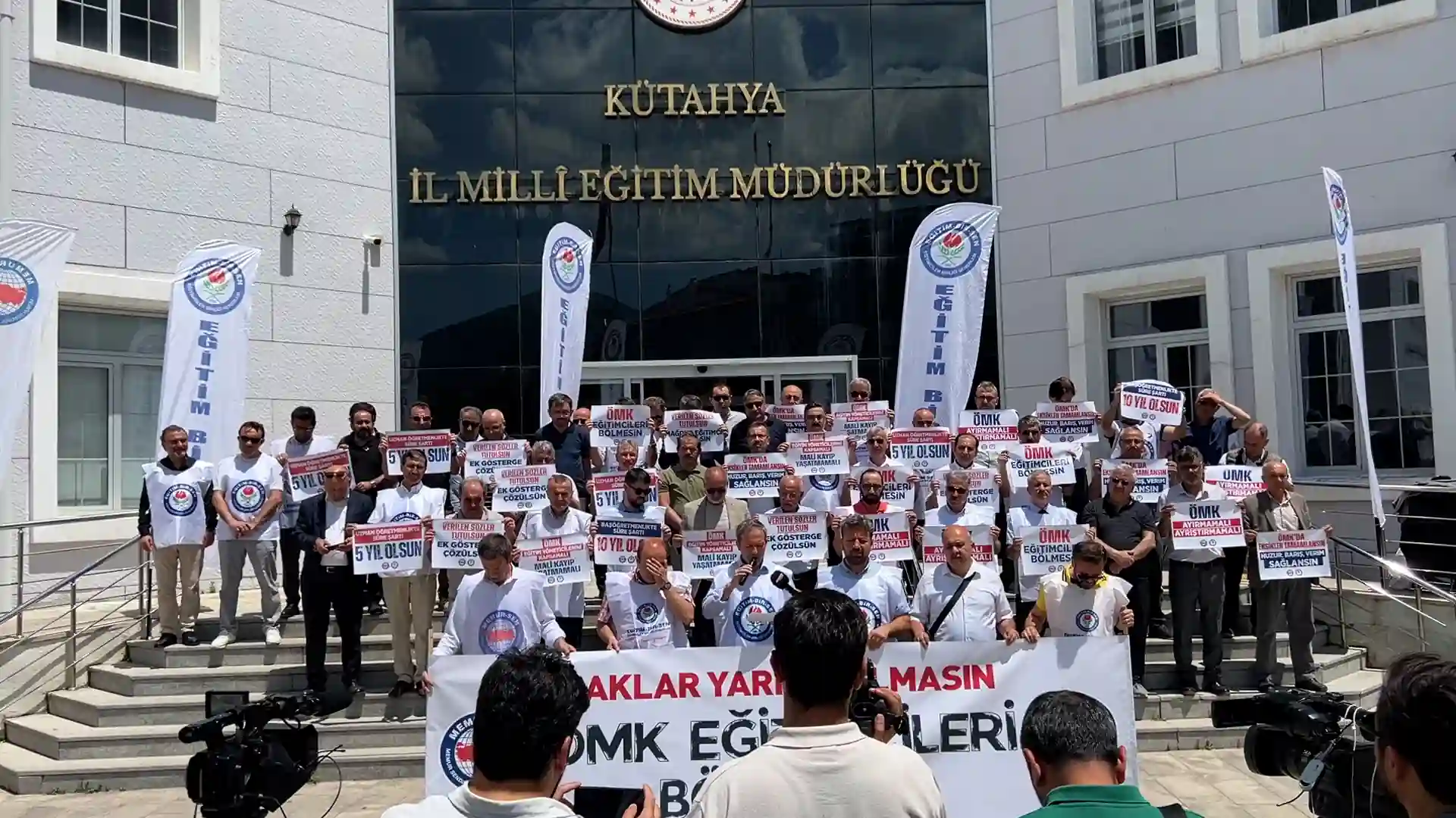 Kütahya’da öğretmenlerden kanun talebi 