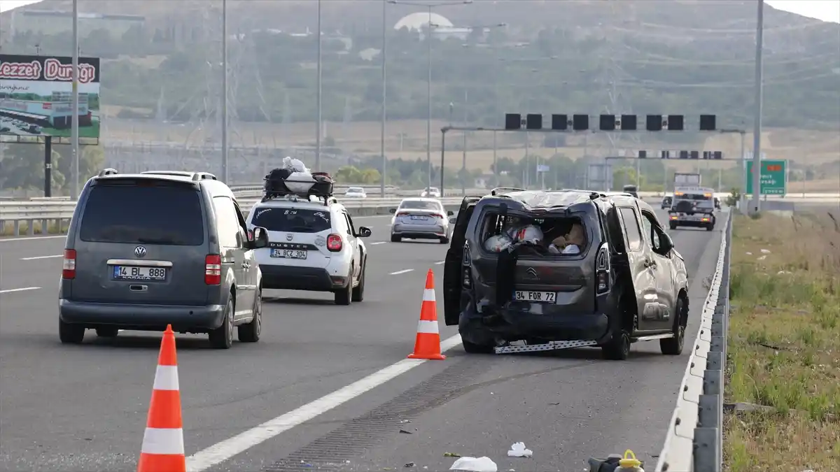 Kuzey Marmara Otoyolu’nda İki Araç Çarpıştı, 7 Kişi Yaralandı