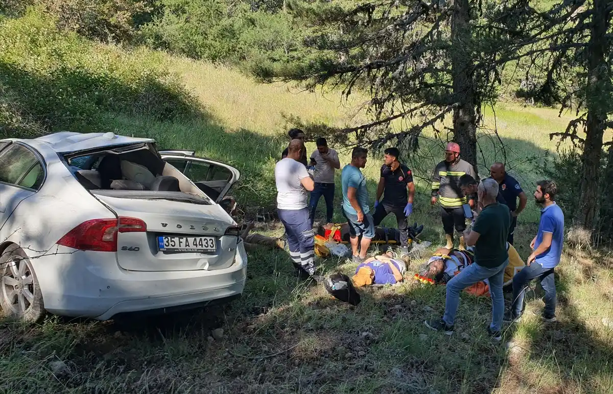 Manisa’da uçuruma yuvarlanan otomobildeki 4 kişi yaralandı