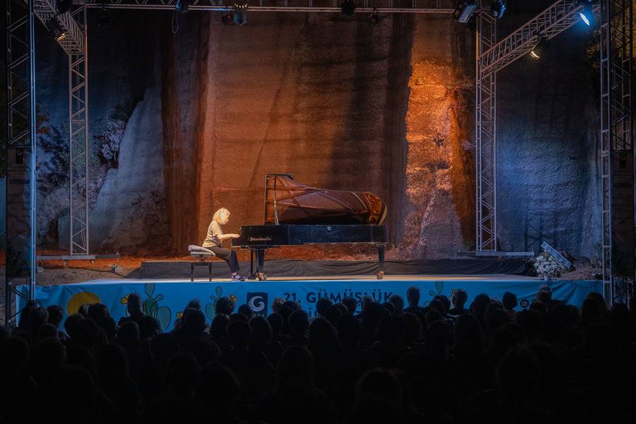 21. Gümüşlük Müzik Festivali’nde Caroline Sageman Konser Verdi