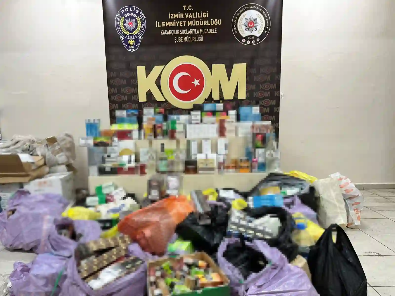 İzmir’de düzenlenen operasyonlarda 52 kişi hakkında adli işlem yapıldı