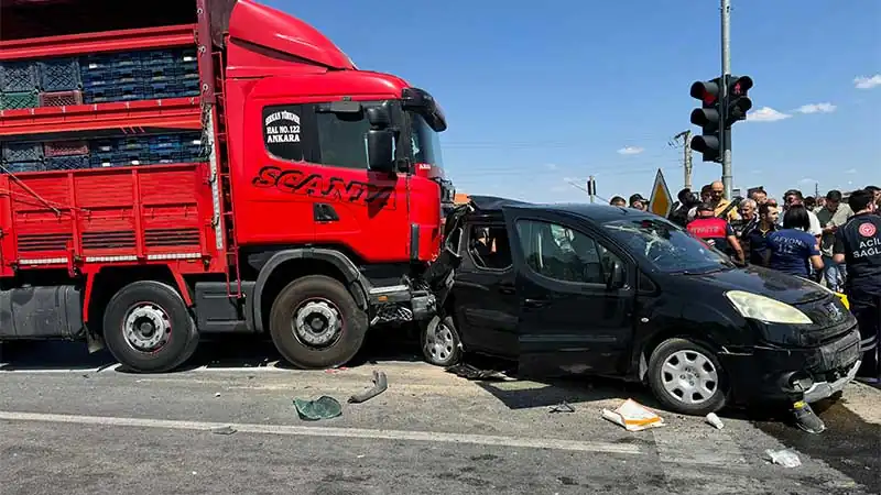 Afyonkarahisar’da zincirleme trafik kazası: 4 yaralı