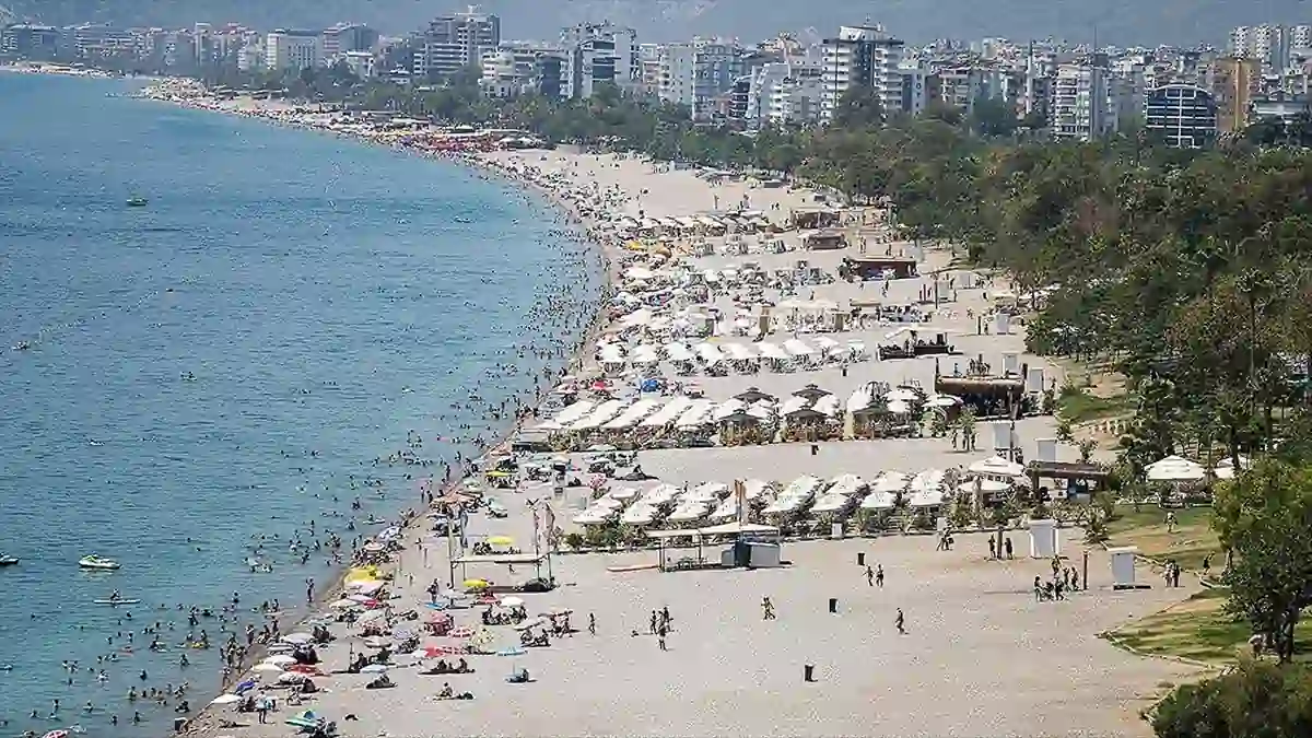 Antalya’da sıcak hava ve nem etkili oluyor