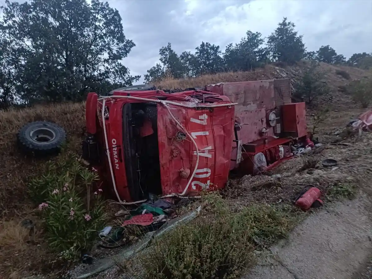 Denizli’de arazöz devrildi: 3 kişi yaralandı