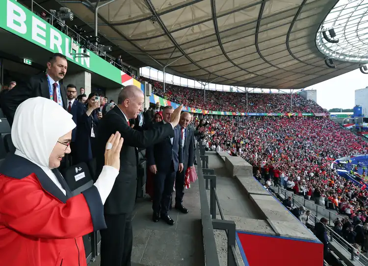 Erdoğan, Türkiye-Hollanda maçında Milli Takımı yalnız bırakmadı