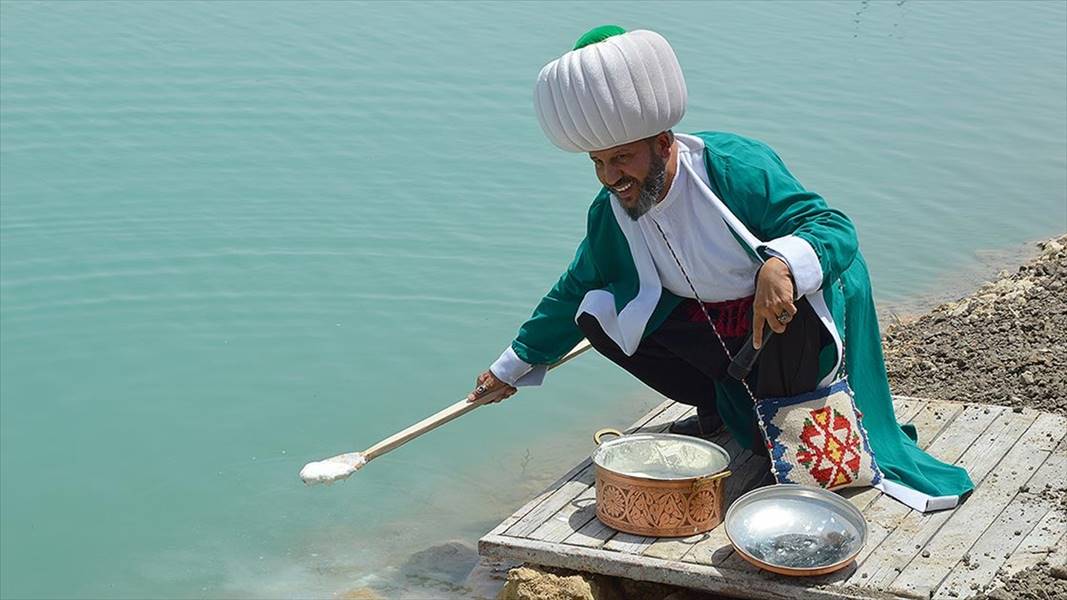 Eskişehir’in temsili “Nasreddin Hoca”sı göle maya çaldı