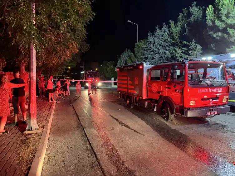 İzmir'de mum yangına sebep oldu