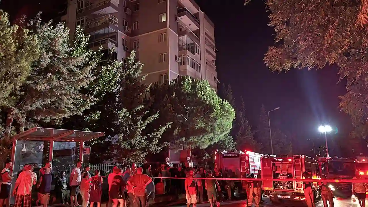 İzmir’de mum yangına sebep oldu