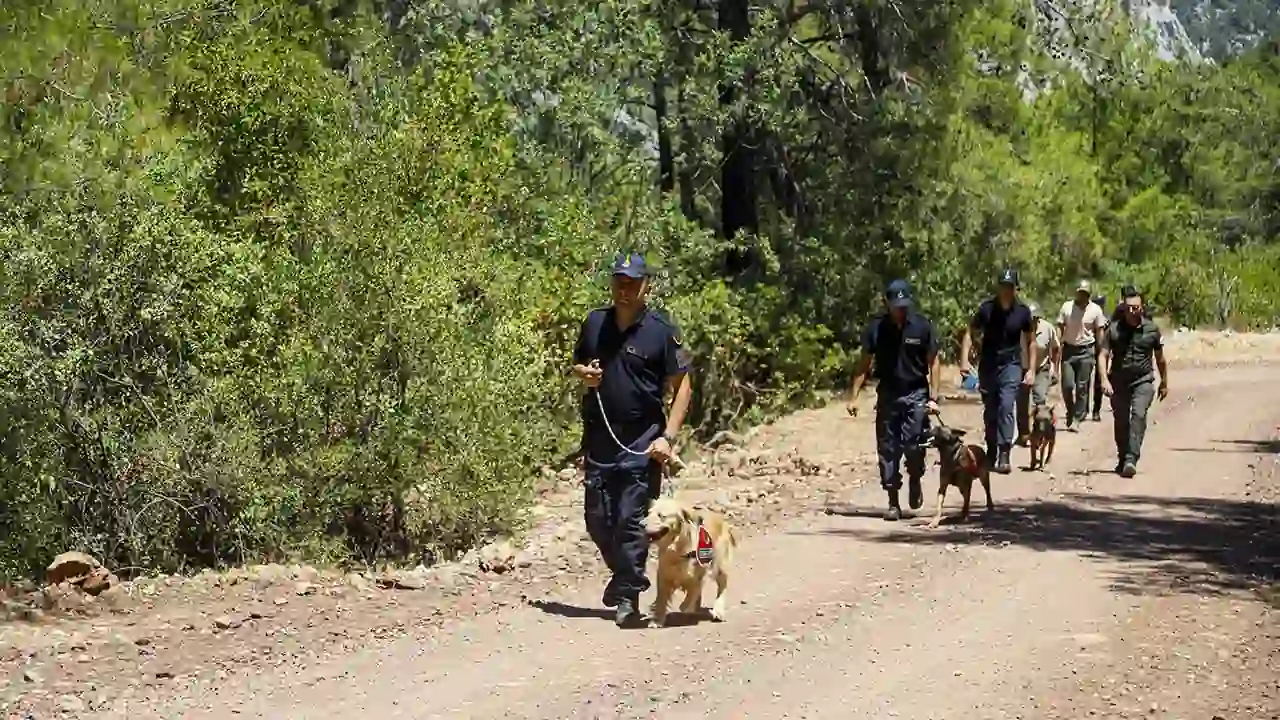 Komandolar yangın nöbetinde