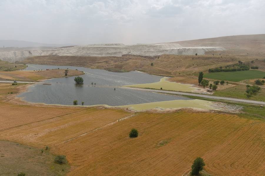 Kütahya’da taşan göl nedeniyle kapanan yol açılacak