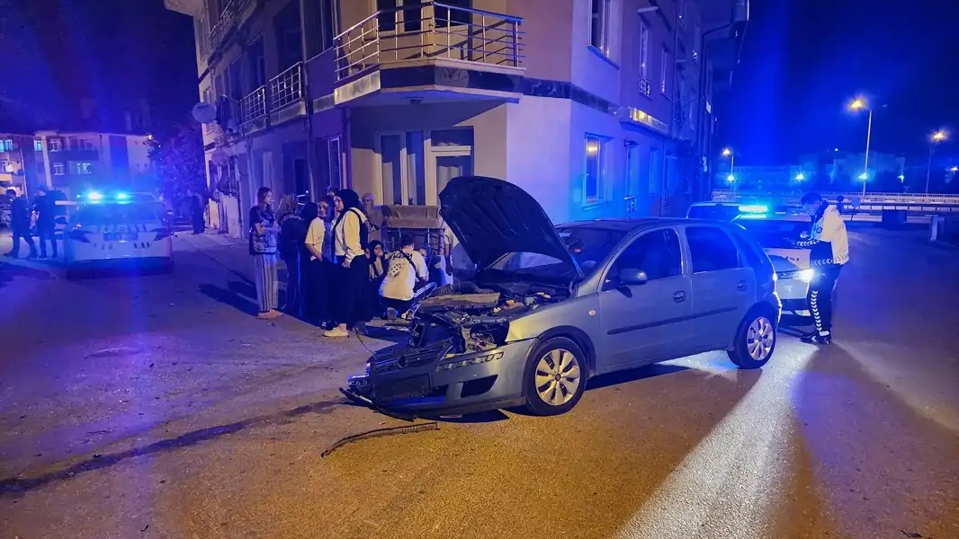 Kütahya’da alkollü aday sürücü polisten kaçarken kaza yaptı