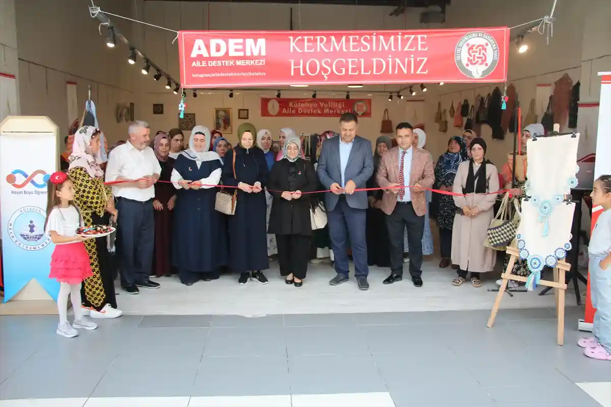 Kütahya’da kadınlar el emeği göz nuru ürünlerini sergiledi