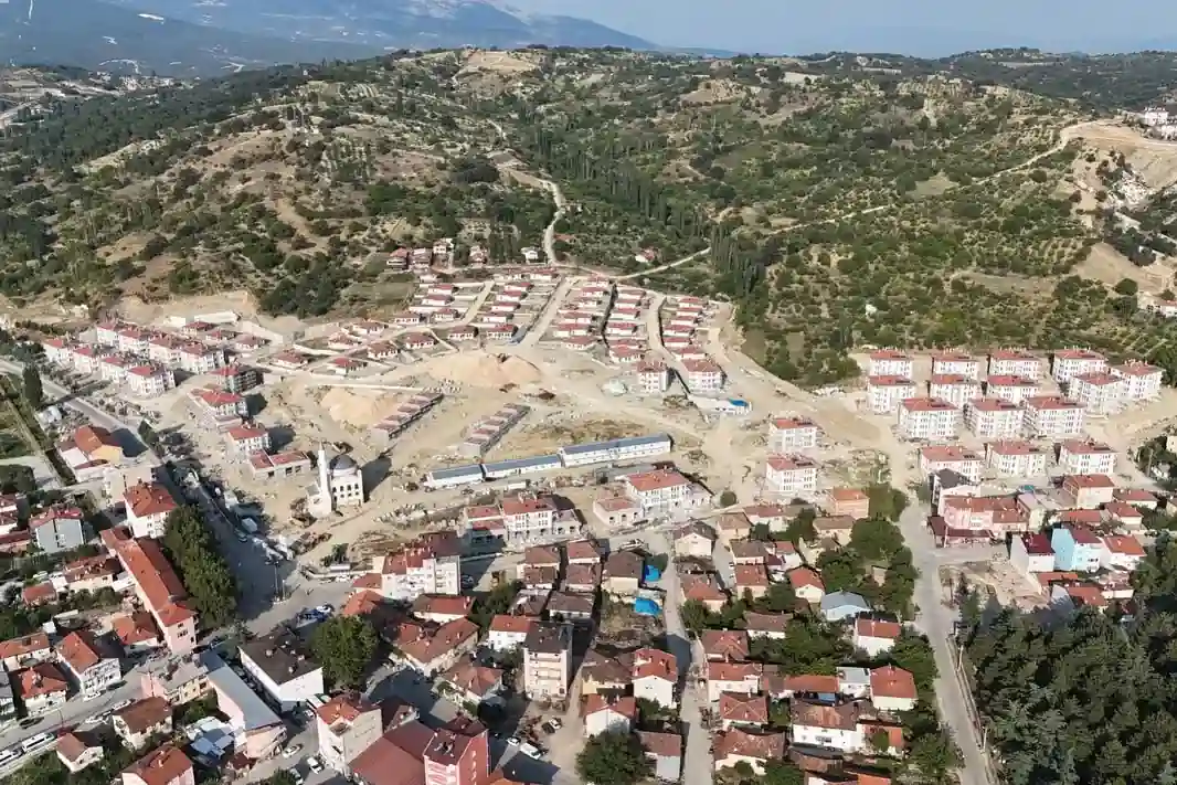 Kütahya’nın Pazarlar ilçesinde TOKİ yükseliyor