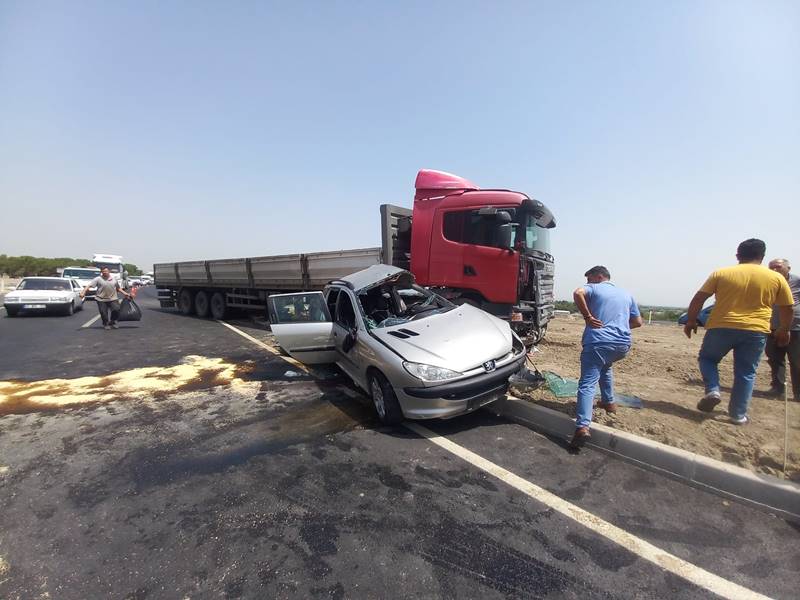 Manisa’da tırla otomobil çarpıştı: 3 yaralı