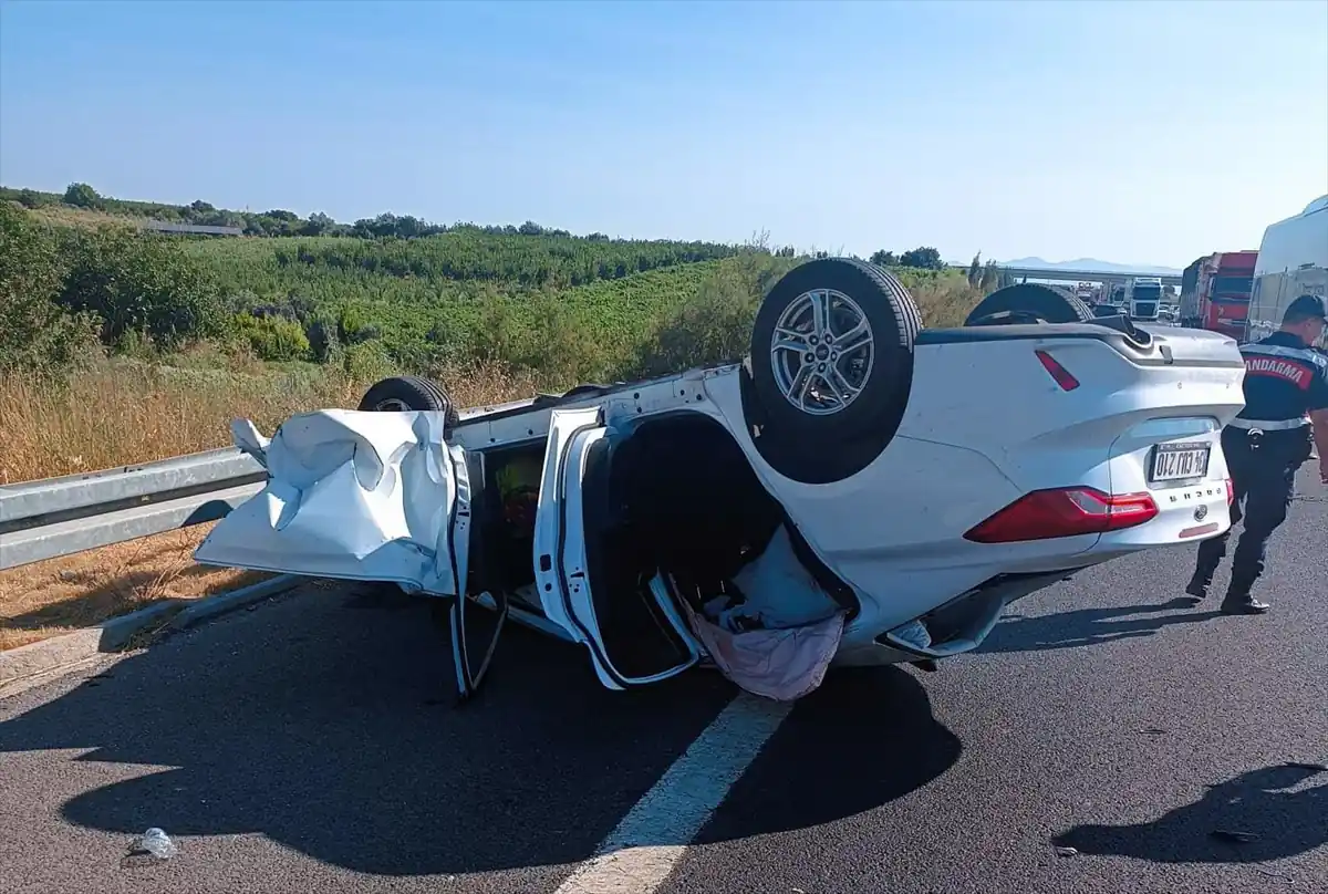 Manisa’da 2 otomobil çarpıştı: 5 yaralı