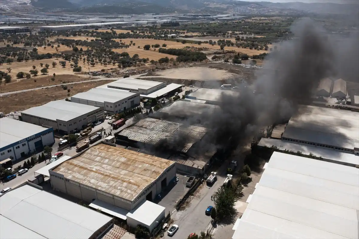 Manisa’da fabrikada çıkan yangına müdahale edildi