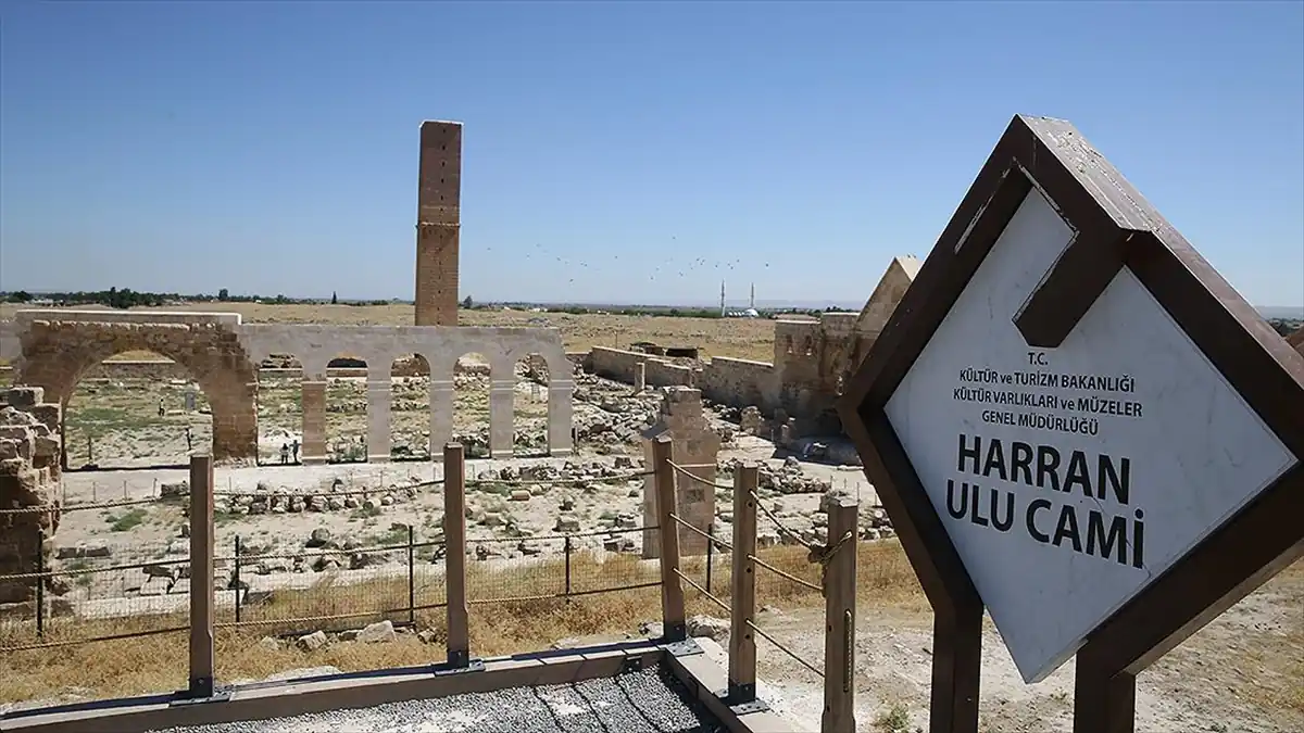 Restorasyonu tamamlanan tarihi Harran Ulu Cami ziyarete açıldı