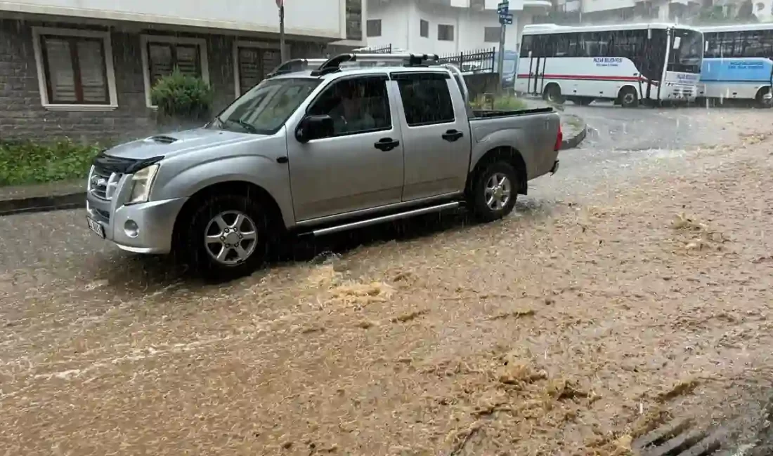 Rize'de sağanak yağış taşkına