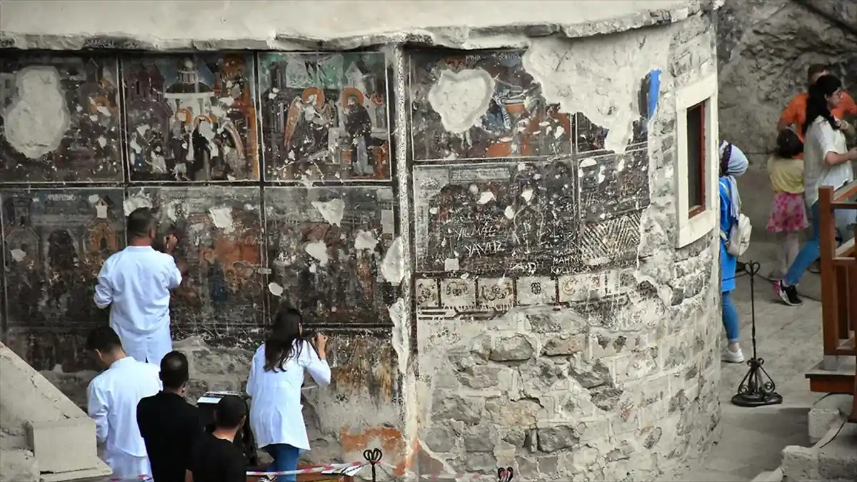 Sümela Manastırı’nın freskleri restorasyonla gün yüzüne çıkıyor