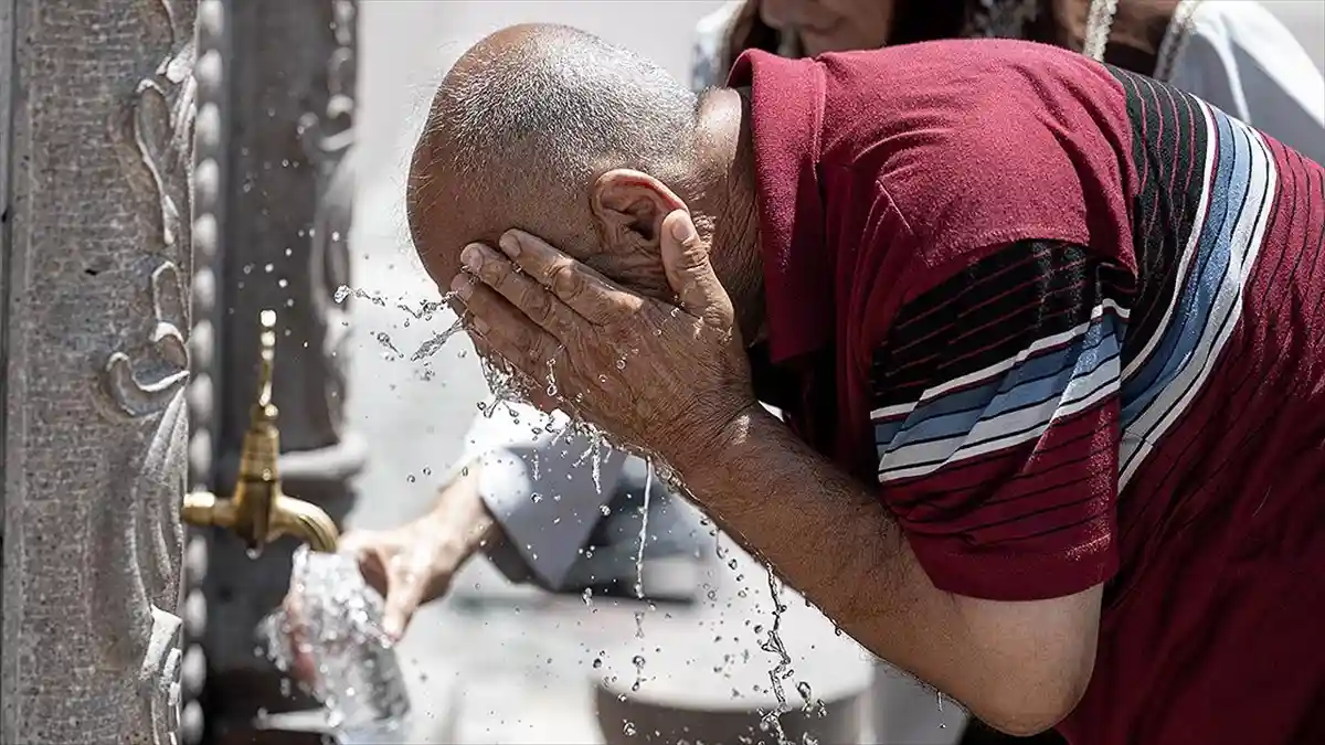 Aşırı Sıcaktan Korunma ve Yaz Aylarında Doğru Beslenme Önerileri