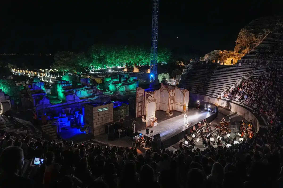 7. Uluslararası Efes Opera ve Bale Festivali’nde Figaro’nun Düğünü Büyüledi!