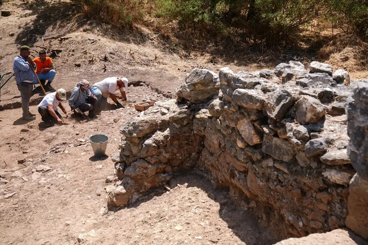 Efes Antik Kenti’nin Koressos Kapısı Gün Yüzüne Çıkarılacak