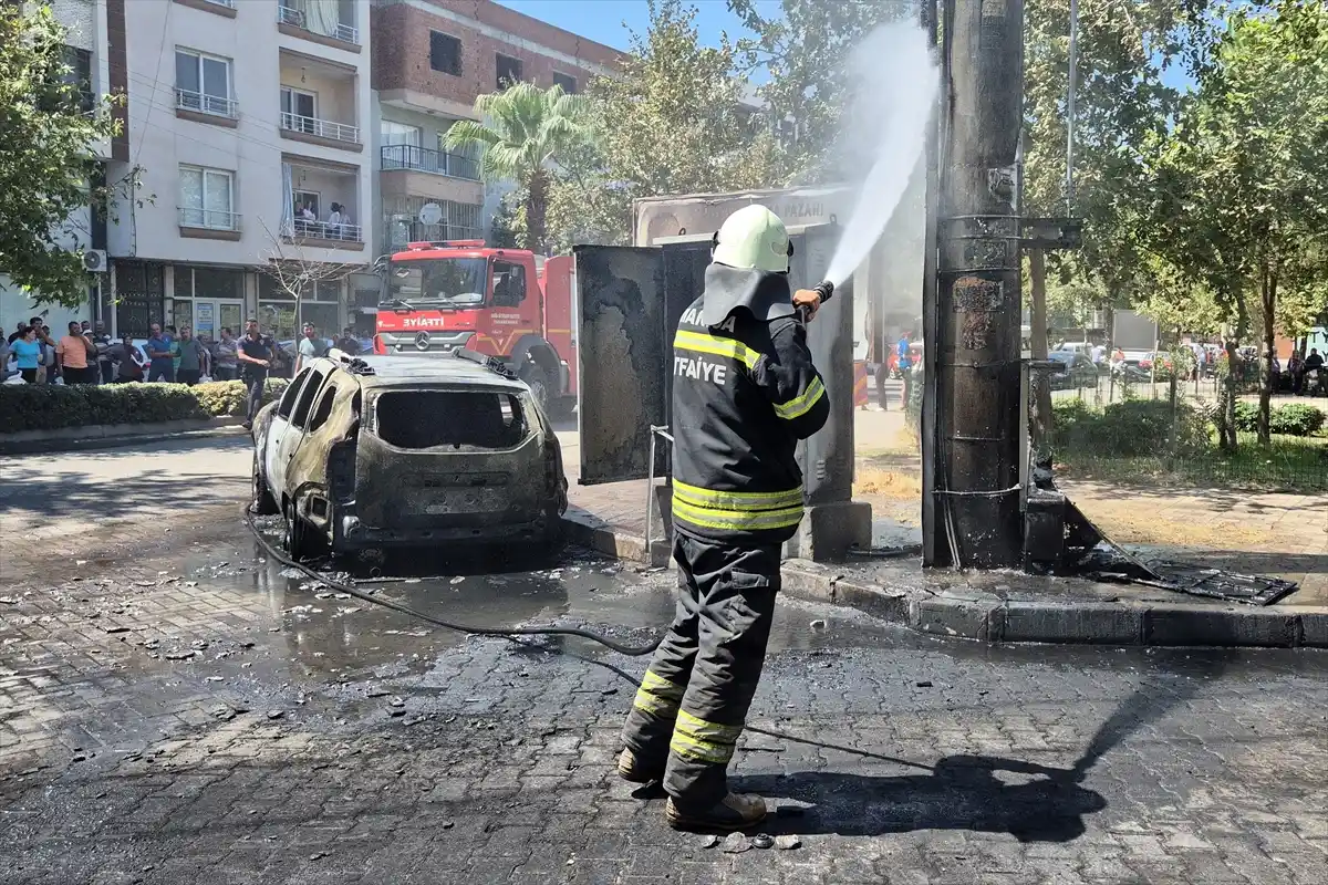 Turgutlu’da Elektrik Trafosunda Çıkan Yangın 4 Araca Zarar Verdi