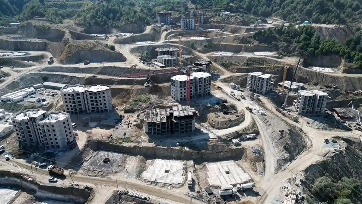 Hatay’ın Kisecik Mahallesi’nde Depremzedeler İçin Yeni Konutlar İnşa Ediliyor